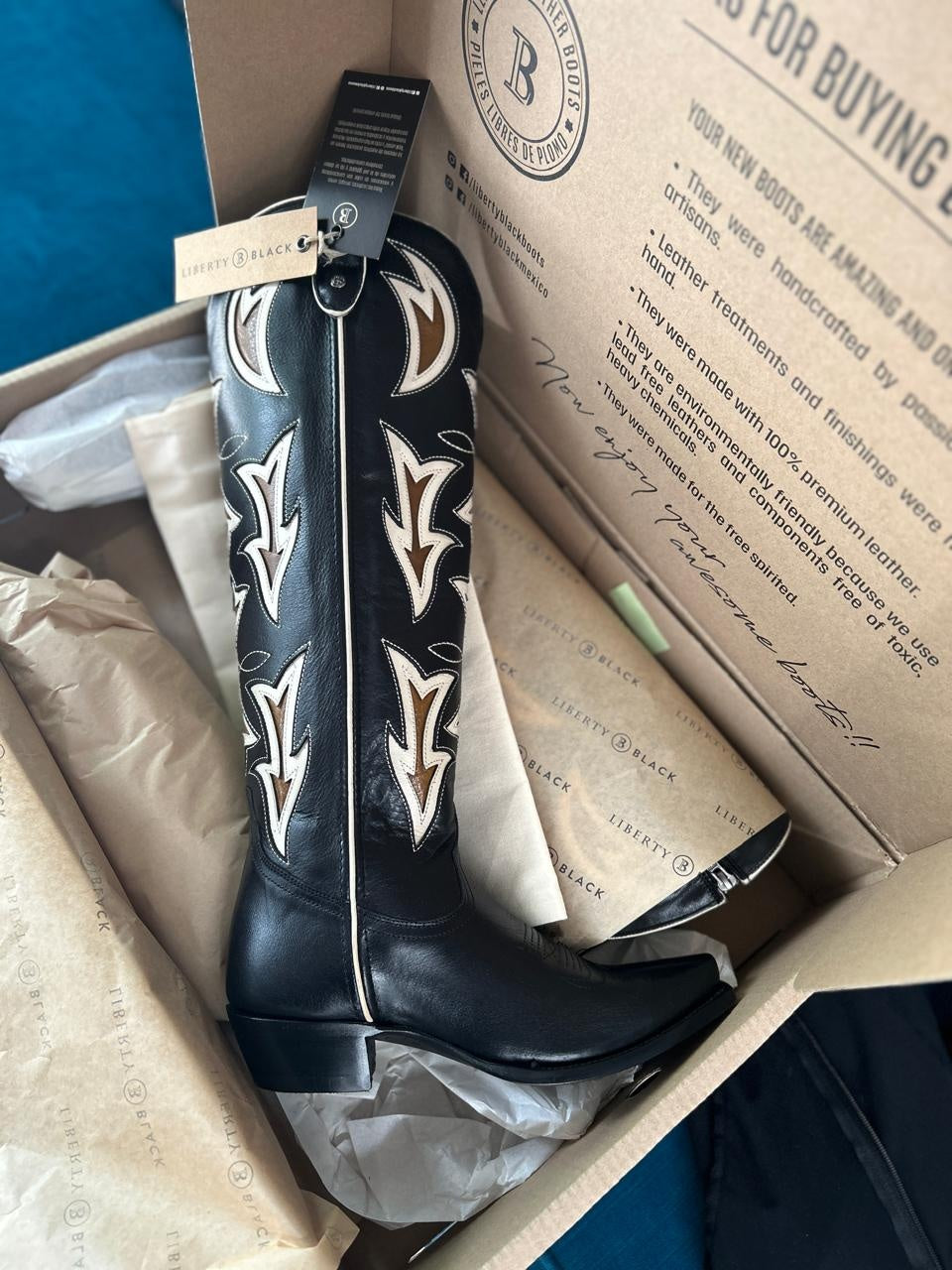 Bota Ossade · Negro